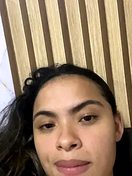 safadinhaquenteW online show from October 12, 2025, 2:46 am