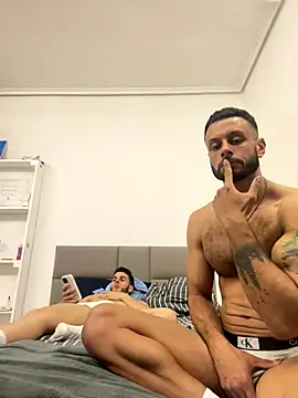 Camaraman05 online show from October 18, 2025, 11:07 pm