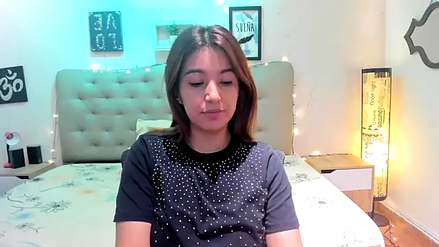 1evelinewood online show from April 15, 2026, 2:21 pm