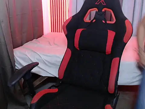 kettie  online show from November 30, 2025, 10:16 am