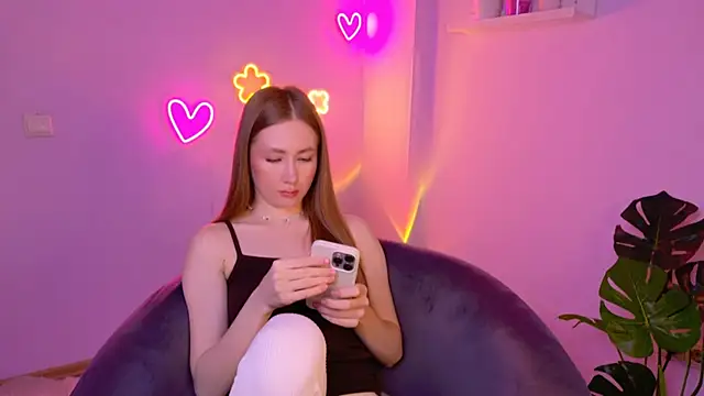EllyColins online show from May 31, 2026, 2:50 am