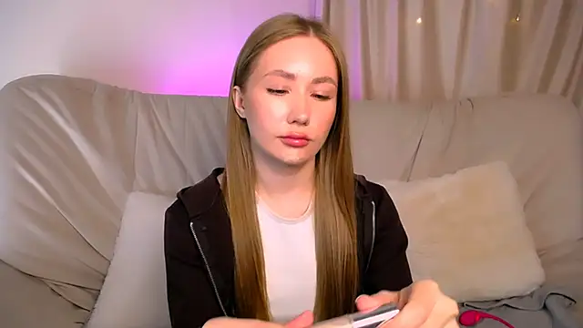EllyColins online show from May 26, 2026, 3:26 am
