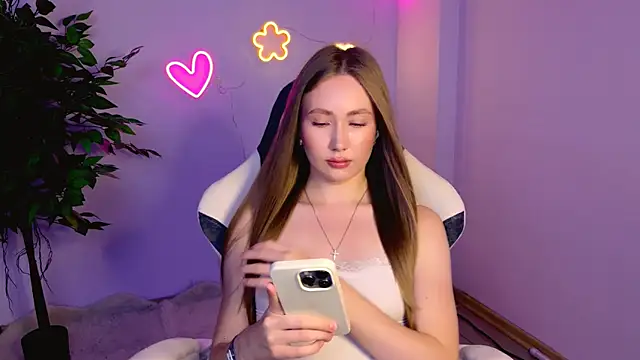 Snapshot of EllyColins chatting on July 8, 2026, 3:19 am EllyColins online show from July 8, 2026, 3:19 am