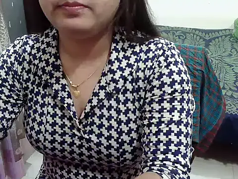 SexyRani2000 online show from December 4, 2025, 1:32 pm