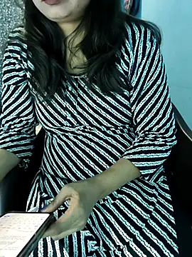 Model Show01 online show from November 21, 2025, 3:22 pm