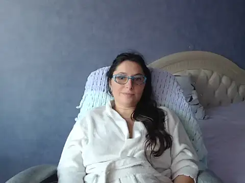 Snapshot of LuckyLisa23 chatting on November 6, 2025, 9:24 am LuckyLisa23 online show from November 6, 2025, 9:24 am