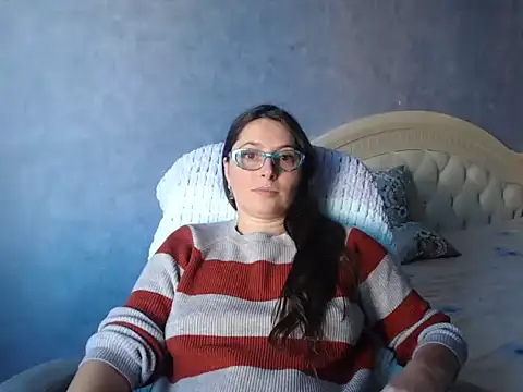 Snapshot of LuckyLisa23 chatting on October 29, 2025, 12:15 pm LuckyLisa23 online show from October 29, 2025, 12:15 pm