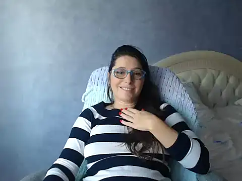 Snapshot of LuckyLisa23 chatting on October 31, 2025, 10:12 am LuckyLisa23 online show from October 31, 2025, 10:12 am