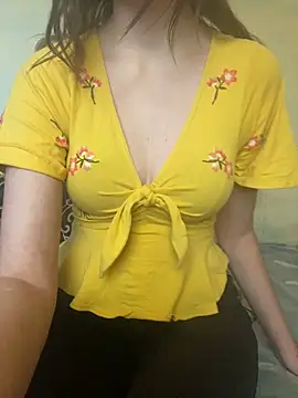 KittieCreme online show from November 9, 2025, 10:19 am