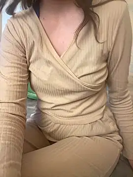 KittieCreme online show from March 1, 2026, 2:50 pm