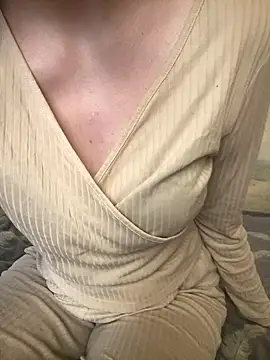 Snapshot of KittieCreme chatting on January 11, 2026, 11:06 am KittieCreme online show from January 11, 2026, 11:06 am