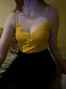 Snapshot of KittieCreme chatting on December 19, 2025, 1:57 pm KittieCreme online show from December 19, 2025, 1:57 pm