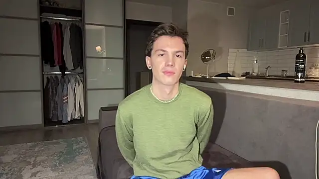 Jeremy1Scott online show from November 10, 2025, 3:33 am