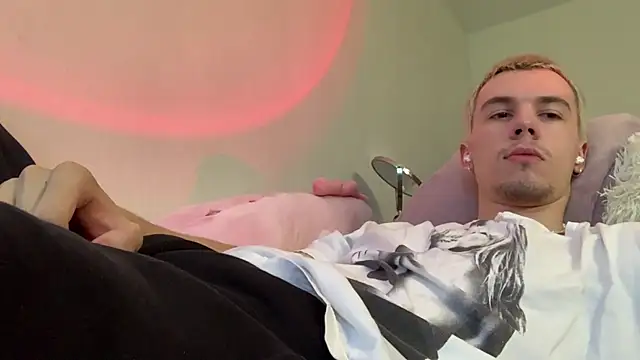 Jeremy1Scott online show from July 19, 2026, 6:22 am