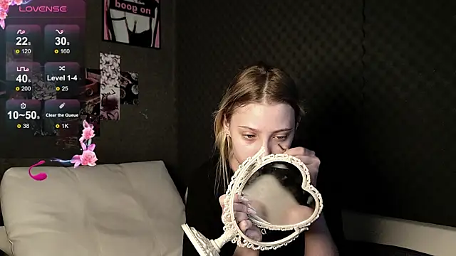 Fluffy Cloude online show from May 17, 2026, 6:13 am