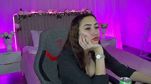 RebeckaThornton online show from December 18, 2025, 9:58 am