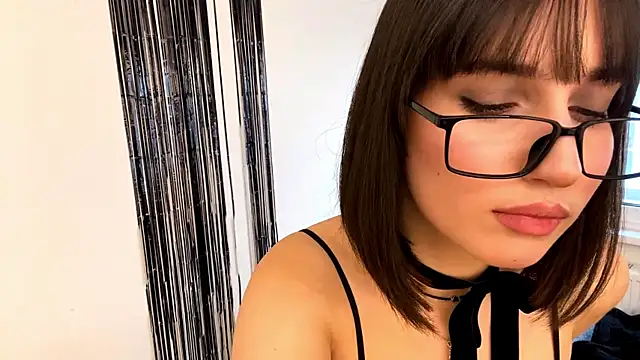 nikabloom online show from November 20, 2025, 11:33 am