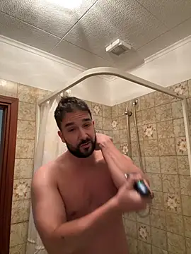 ReDiBastoni90 online show from October 15, 2025, 3:09 pm