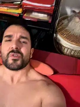 ReDiBastoni90 online show from October 27, 2025, 5:14 pm