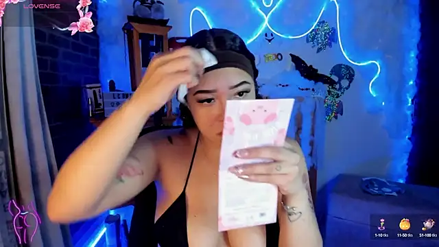 Snapshot of Lizz_martins chatting on October 14, 2025, 1:50 am Lizz martins online show from October 14, 2025, 1:50 am