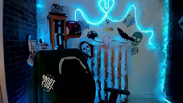 Snapshot of Lizz_martins chatting on October 17, 2025, 2:04 am Lizz martins online show from October 17, 2025, 2:04 am