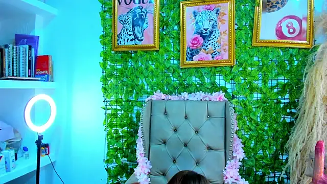 melodi pink online show from December 23, 2025, 9:19 am