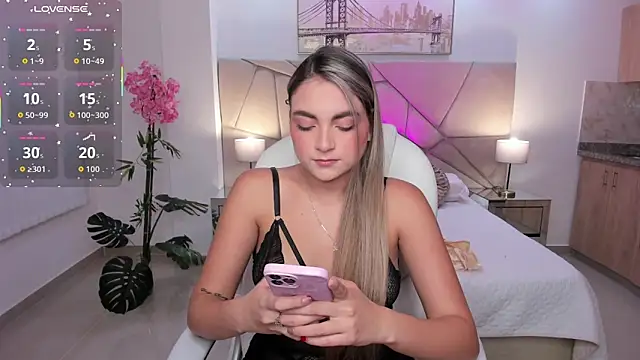 Snapshot of Lena_nova chatting on November 25, 2025, 8:14 am Lena nova online show from November 25, 2025, 8:14 am