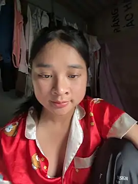 Snapshot of Linh-xxx chatting on October 31, 2025, 6:10 am Linh-xxx online show from October 31, 2025, 6:10 am