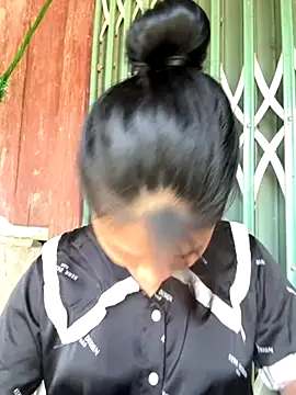 Snapshot of Linh-xxx chatting on October 15, 2025, 5:17 am Linh-xxx online show from October 15, 2025, 5:17 am