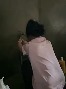 Snapshot of Linh-xxx chatting on October 17, 2025, 6:28 am Linh-xxx online show from October 17, 2025, 6:28 am