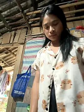 Snapshot of Linh-xxx chatting on October 14, 2025, 2:23 am Linh-xxx online show from October 14, 2025, 2:23 am