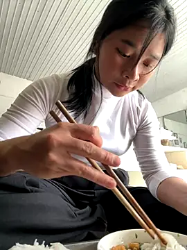 Snapshot of Linh-xxx chatting on November 2, 2025, 4:39 am Linh-xxx online show from November 2, 2025, 4:39 am