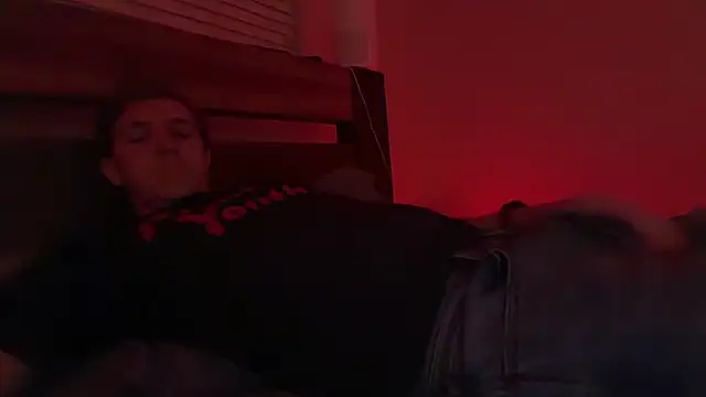 eddieeeeee1232 online show from November 3, 2025, 12:49 am