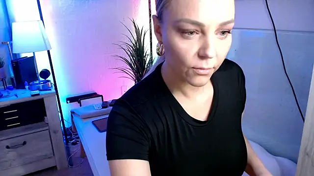 sofiahothead online show from March 30, 2026, 5:53 am