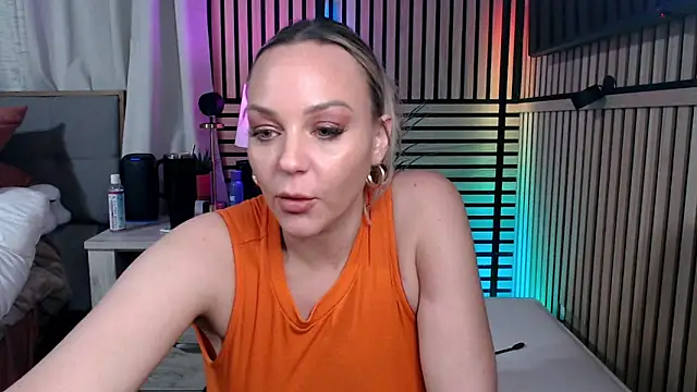 sofiahothead online show from April 13, 2026, 1:53 am