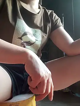 Snapshot of nat-tri chatting on April 8, 2026, 10:17 am nat-tri online show from April 8, 2026, 10:17 am