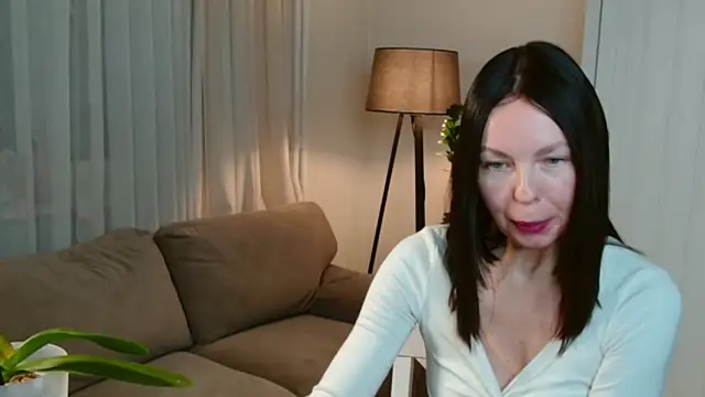 LittleNicolee online show from December 5, 2025, 6:39 pm