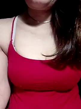 YiyinLy online show from May 21, 2026, 9:12 pm