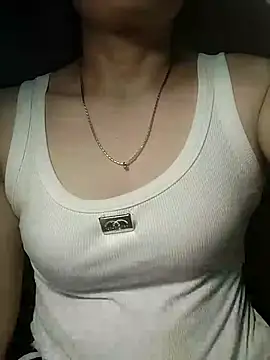 Snapshot of YiyinLy chatting on November 18, 2025, 2:59 am YiyinLy online show from November 18, 2025, 2:59 am