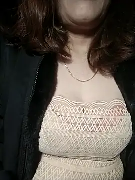 Snapshot of YiyinLy chatting on November 26, 2025, 7:25 pm YiyinLy online show from November 26, 2025, 7:25 pm