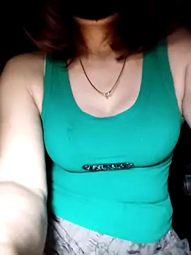 Snapshot of YiyinLy chatting on October 17, 2025, 9:16 pm YiyinLy online show from October 17, 2025, 9:16 pm