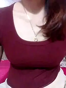 YiyinLy online show from April 12, 2026, 12:08 pm