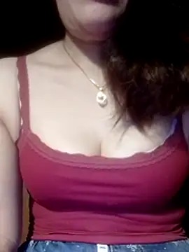 YiyinLy online show from March 28, 2026, 10:00 pm