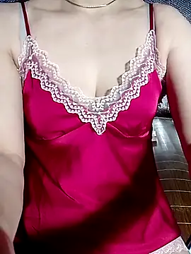 YiyinLy online show from July 13, 2026, 1:10 pm