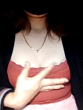 Snapshot of YiyinLy chatting on October 24, 2025, 9:47 pm YiyinLy online show from October 24, 2025, 9:47 pm