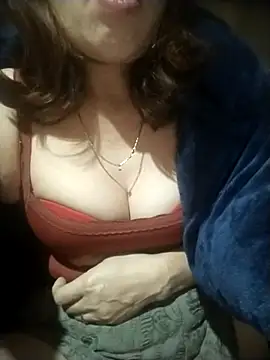 Snapshot of YiyinLy chatting on November 19, 2025, 8:03 am YiyinLy online show from November 19, 2025, 8:03 am