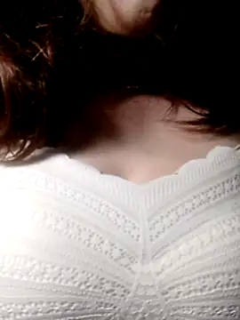 YiyinLy online show from February 23, 2026, 10:54 pm