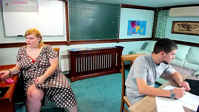 Snapshot of SecretLesson chatting on October 16, 2025, 4:32 am SecretLesson online show from October 16, 2025, 4:32 am