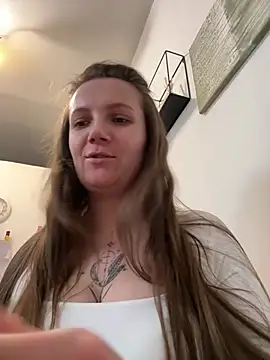 Amy  Leee  online show from February 8, 2026, 1:53 pm