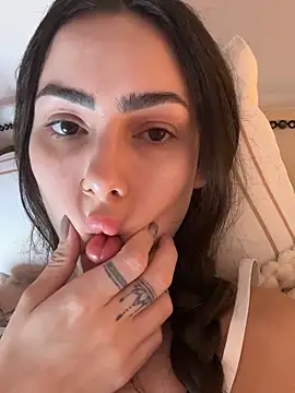 Snapshot of Baby_Mia_pires chatting on December 2, 2025, 2:12 am Baby Mia pires online show from December 2, 2025, 2:12 am